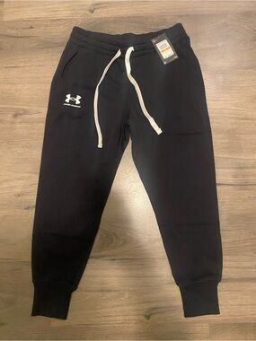 Under Armour women’s Black Jogger Sweatpants with White Logo Small